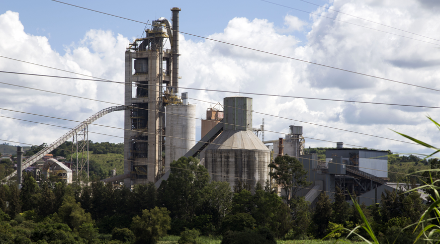#PraCegoVer paisagem com industria