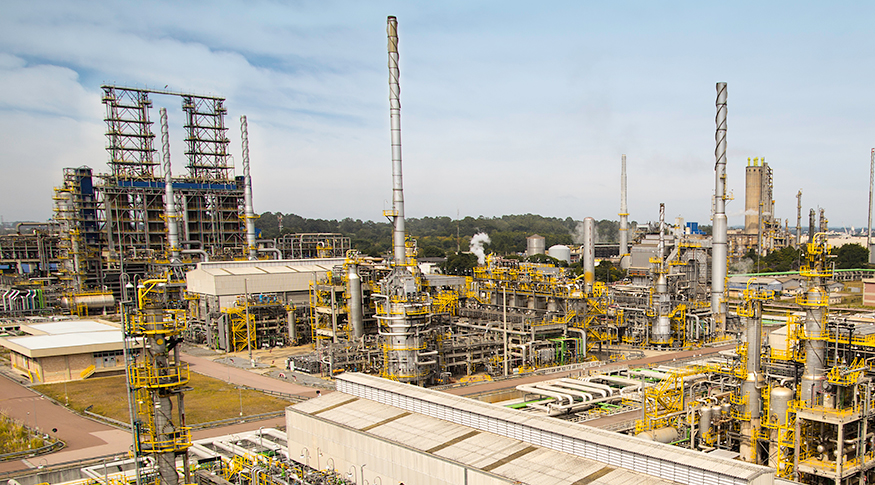 #PraCegoVer vista aérea de uma refinaria