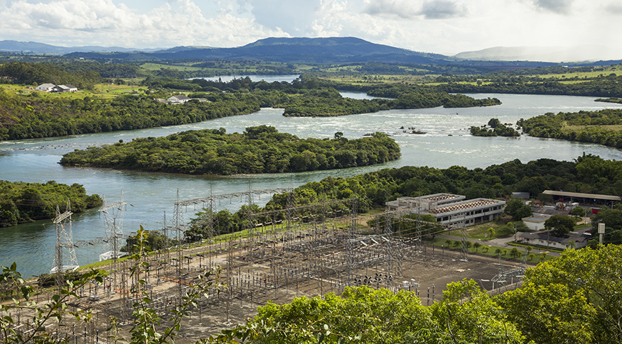 #PraCegoVer A foto mostra o lago de Furnas e parte da hidrelétrica.