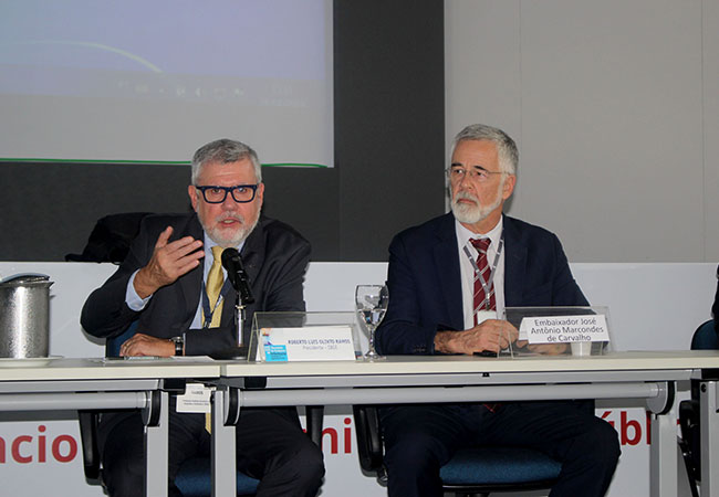galeria-2 #praCegoVer Roberto Olinto, presidente do IBGE, participa da mesa de abertura do III Encontro de Produtores de Informação Visando à Agenda 2030